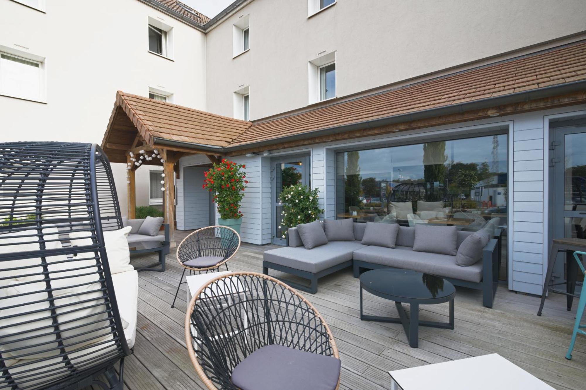 Le Konine - Hotel & Bar & Restaurant Montceau-les-Mines Exterior photo